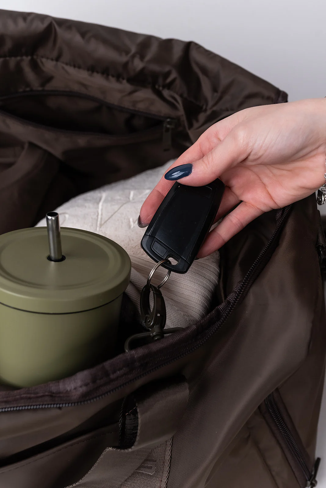 SMALLER GYM BAG - Image 9